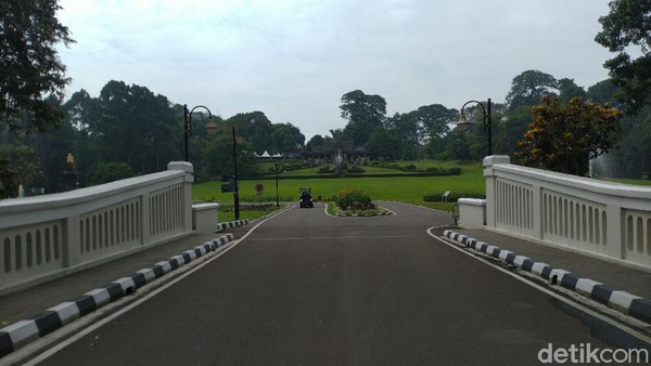 Dalam video tersebut, Kebun Raya mengomentari salah satu akun yang menanyakan ihwal syarat vaksin bagi pengunjung. Warganet lainnya menyambut secara positif dengan dibukanya kembali Kebun Raya Bogor. (Sachril Agustin/detikcom) Dalam video tersebut, Kebun Raya mengomentari salah satu akun yang menanyakan ihwal syarat vaksin bagi pengunjung. Warganet lainnya menyambut secara positif dengan dibukanya kembali Kebun Raya Bogor. (Sachril Agustin/detikcom)