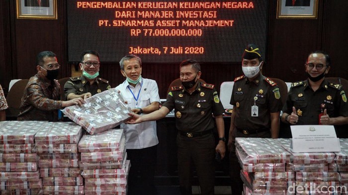Kejaksaan Agung mengeksekusi barang bukti terpidana kasus korupsi kondensat, Honggo Wendarto. Kejagung mengeksekusi kilang minyak dan uang senilai Rp 97 miliar.