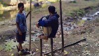 Untuk ke sini, Anda perlu menempuh waktu sekitar 30 menit dari pusat Kota Dompu. Akses jalan menuju Sori Nae pun sangat bagus bisa dilalui dengan menggunakan sepeda motor dan juga mobil. (Faruk Nickyrawi/detikcom)