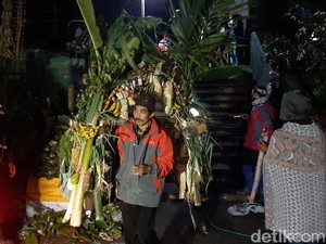 Tanpa Wisatawan, Yadnya Kasada di Bromo Tahun Ini Lebih Khidmat