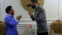 Ketua Umum Partai Demokrat, Agus Harimurti Yudhoyono (AHY) menyambangi kantor Dewan Pengurus Pusat PKB, Jakarta, Rabu (8/7/2020). Kedatangan AHY untuk bertemu dengan Ketua Umum PKB Muhaimin Iskandar atau Cak Imin.