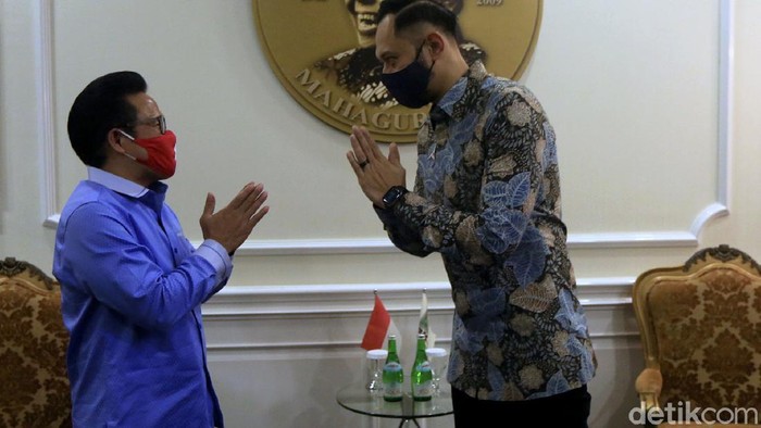 AHY Bertemu Cak Imin di Kantor DPP PKB, Bahas Apa? Ketum Partai Demokrat, Agus Harimurti Yudhoyono, bertemu dengan Ketum PKB Muhaimin Iskandar di Kantor DPP PKB. Apa yang dibahas dalam pertemuan tersebut?