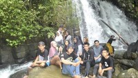 Air terjun di desa Talang Rendah ini biasanya amat ramai pengunjung
