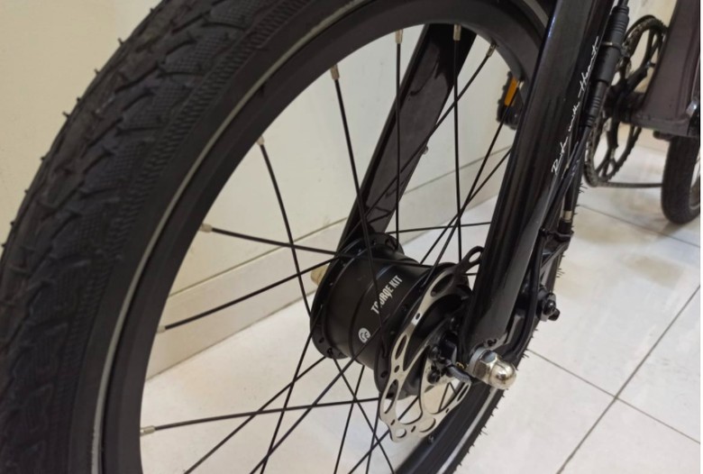 Alat yang menjadikan sepeda biasa menjadi sepeda listrik dengan menggunakan Micro Hub. Alat yang menjadikan sepeda biasa menjadi sepeda listrik dengan menggunakan Micro Hub. Atau Modifikasi sepeda normal menjadi sepeda listrik.