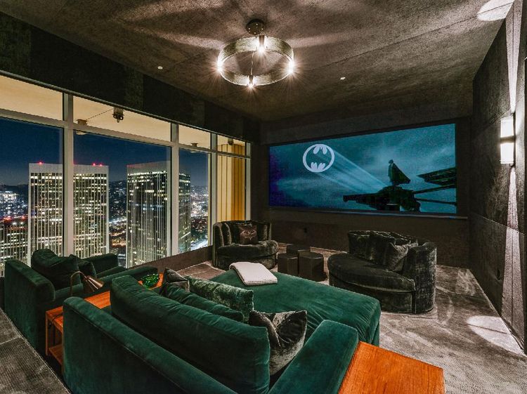 Foto Penthouse Mewah Bintang Friends di Lantai 40, Terinspirasi Gua Batman