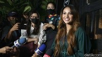 Putri Anang Hermansyah itu tak menyangka dari kolaborasi di YouTube malah berujung ke pernikahan. Pool/Palevi S/detikFoto.