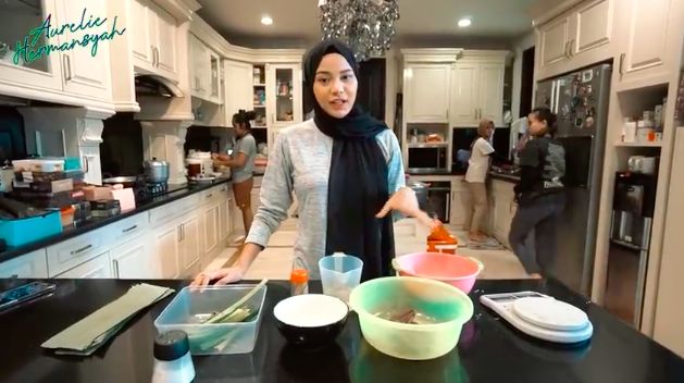 Aurelie Hermansyah masak