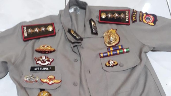 Baju yang dikenakan polisi gadungan di Bandung