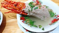 Nah yang tak kalah viral ada bakso lobster di Bekasi. Saking viralnya, kalau mau makan bakso ini harus rela antre hingga 3 jam. Gokil! Foto: Devi S. Lestari/detikFood