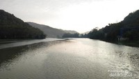 Sungai Serayu dilihat dari bendung Gerak Serayu.