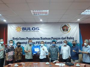Bulog Gandeng PWI Peduli Salurkan Bantuan Pangan Dampak COVID-19