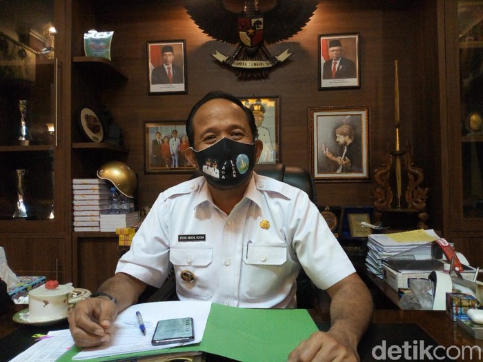 Bupati Ponorogo Ipong Muchlissoni