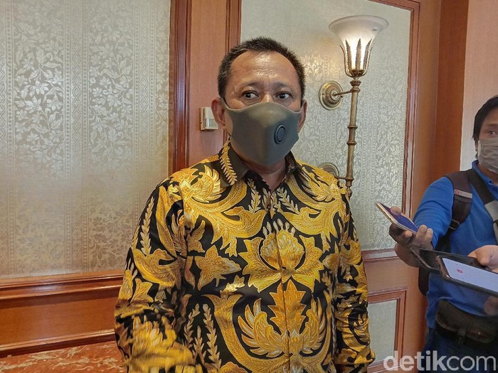 Jumlah ASN Pemprov Jawa Timur yang positif COVID-19 terus bertambah. Data terbaru, ada 98 ASN di Pemprov Jatim yang positif Corona.