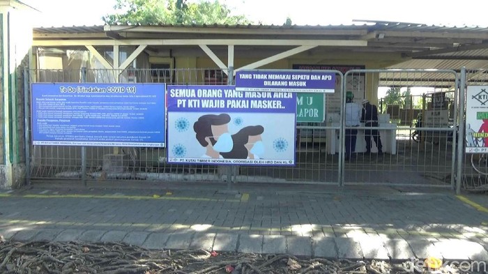 Delapan karyawan PT Kutai Timber Indonesia (KTI) positif COVID-19. Bahkan seorang karyawan lainnya meninggal kena Corona.