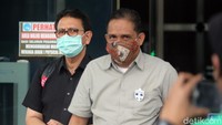 Dalam kasus dugaan korupsi penjualan dan pemasaran di PT DI pada 2007-2017, KPK menetapkan Budi Santoso dan mantan Asisten Dirut Bidang Bisnis Pemerintah PT DI, Irzal Rinaldi Zailani sebagai tersangka. Kedua tersangka diduga melakukan korupsi dengan modus membuat kontrak fiktif.