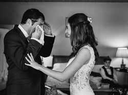 Mengharukan, Ragam Ekspresi Ayah Lihat Putrinya Berbaju Pengantin