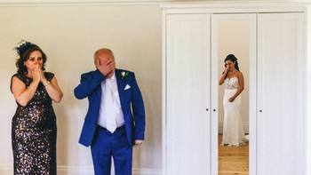 Semuanya menangis karena bahagia. (Foto: Boredpanda)