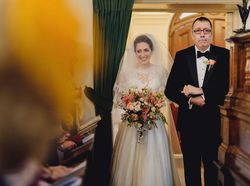 Mengharukan, Ragam Ekspresi Ayah Lihat Putrinya Berbaju Pengantin