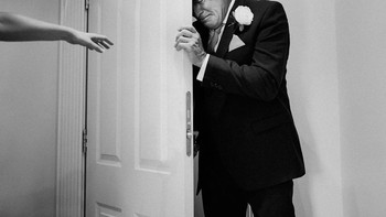 Tangis haru ayah. (Foto: Boredpanda)