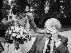 Mengharukan, Ragam Ekspresi Ayah Lihat Putrinya Berbaju Pengantin