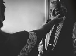 Mengharukan, Ragam Ekspresi Ayah Lihat Putrinya Berbaju Pengantin