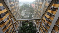 Gubernur DKI Jakarta Anies Baswedan mengeluarkan Peraturan Gubernur (Pergub) Nomor 61 Tahun 2020. Pergub tersebut mengatur tentang keringanan retribusi daerah dan/atau penghapusan sanksi administratif kepada wajib retribusi yang terdampak bencana nasional pandemi virus Corona (COVID-19), termasuk biaya rumah susun sederhana sewa (Rusunawa).