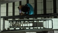 Sementara itu untuk penghapusan sanksi administratif ada sekitar 50 retribusi. Mulai dari soal pengangkutan sampah hingga perpanjangan sewa tanah makam dan retribusi kebudayaan.