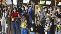 Dilansir dari AP News, kegiatan penerbangan palsu ini direncanakan akan dilakukan hingga beberapa hari ke depan melihat antusias masyarakat yang cukup besar atas kegiatan tersebut.