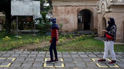 Kembali Dibuka, Wisatawan Taman Sari Wajib Pakai Masker-Jaga Jarak
