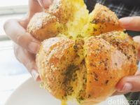 Korean Garlic Cheese Bread Resepi - Resepi Korean Cream Cheese Garlic ...