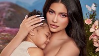 Kylie pun belum memberikan jawaban terkait tudingan tersebut. Dok. Instagram/kyliejenner
