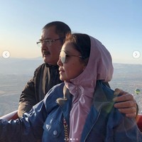 Selain ke AS, Mayangsari juga sempat liburan ke Turki bersama suaminya Bambang Trihatmodjo dan putri mereka, Khirani. Pada Oktober 2019 mereka menjelajah Turki bersama. Salah satu destinasi yang mereka datangi adalah tur naik balon udara di Cappadocia. Foto: Dok. Instagram/mayangsaritrihatmodjoreal