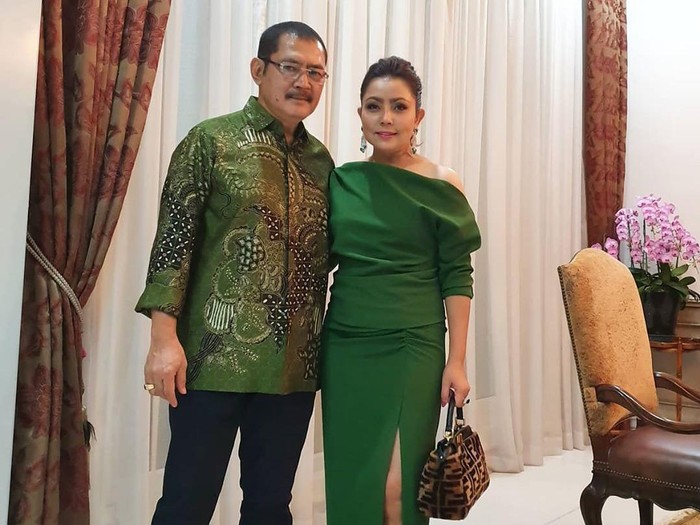 Mayangsari dan Bambang Trihatmodjo Mayangsari dan Bambang Trihatmodjo