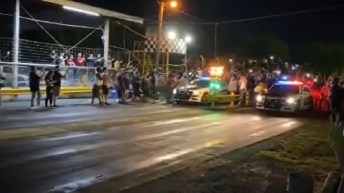 Mobil polisi malah adu balap