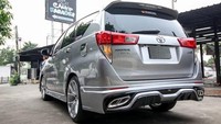 Sebagai informasi, di India generasi Toyota Innova reborn dikenal dengan nama Toyota Innova Crysta. MPV laris ini tersedia dengan dua pilihan mesin yang berbeda, dan Toyota Innova Crysta yang dimodifikasi ini menggunakan mesin diesel 4 silinder 2,8 liter. (Foto: Maxabout)