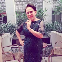 Semasa muda Mpok Atiek memang mengaku gemar melakukan prosedur kecantikan berupa suntik silikon. Dia telah menyuntikkan silikon ke beberapa bagian wajahnya, termasuk hidung. Namun kini Mpok Atiek menyesal dan memilih untuk menjalani operasi pengangkatan silikon untuk membuang silikon pada tubuhnya akibat operasi plastik yang pernah dijalaninya. Foto: Instagram