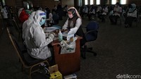Pemerintah Kota Administrasi Jakarta Utara menggelar rapid test COVID-19 di Lantai 14 Ruang Bahari Kantor Wali Kota Jakarta Utara.