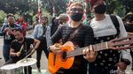 Musisi Kafe Ramai-ramai Ngamen di Balai Kota