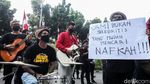 Musisi Kafe Ramai-ramai Ngamen di Balai Kota