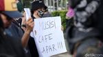 Musisi Kafe Ramai-ramai Ngamen di Balai Kota