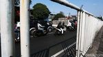 Potret Pagar Besi Pembatas Jalan yang Dibiarkan Rusak