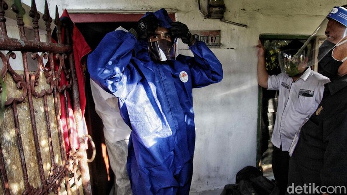 Rekam Data e-KTP untuk Warga Disabilitas Petugas Dukcapil kembali menuntaskan perekaman e-KTP untuk warga disabilitas di kawasan Jakarta Utara.