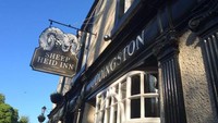 The Sheep Heid Inn merupakan restoran sekaligus penginapan yang ada di Edinburgh, Skotlandia. Restoran ini pertama kali buka pada tahun 1360. Foto: Yelp