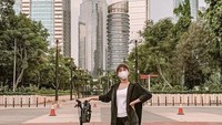 Cita Citata dengan sepeda Brompton seharga Rp 20 jutaan. Foto: Instagram