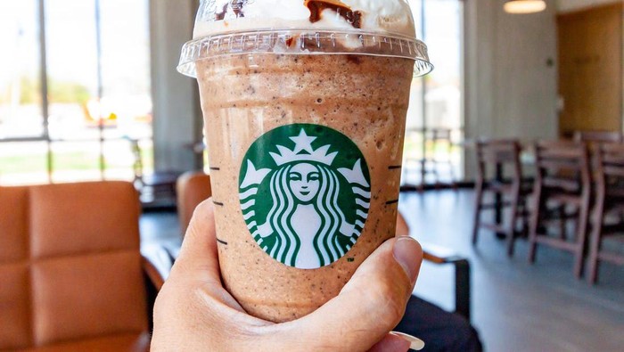 wanita muslim besi starbucks
