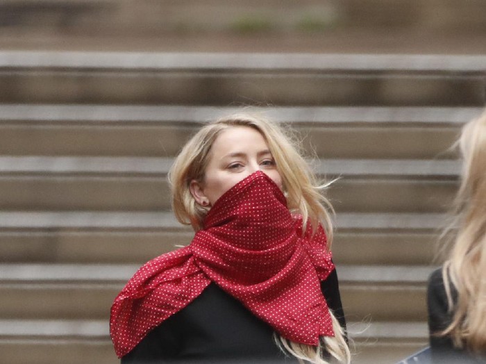 Amber Heard Kerudungan di Hagia Sophia Amber Heard Kerudungan di Hagia Sophia