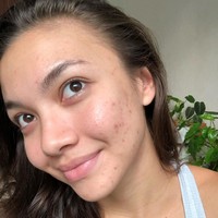 Disini aku mau kasi liat diri aku dibalik editan dan make up.. dan mengingatkan kalian kalau semua yang kalian lihat di social media sebenarnya tidak se perfect yang kalian bayangkan sehingga bisa membuat kalian minder, insecure atau mungkin ada perasaan iri hati, ungkap mantan pacar Giorgino Abraham itu.  Foto: dok. Instagram