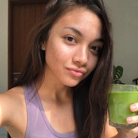 Di sejumlah postingannya, Angela pun tak segan memamerkan fotonya tanpa makeup. Ia tak melulu memperlihatkan penampilan terbaiknya.  Foto: dok. Instagram