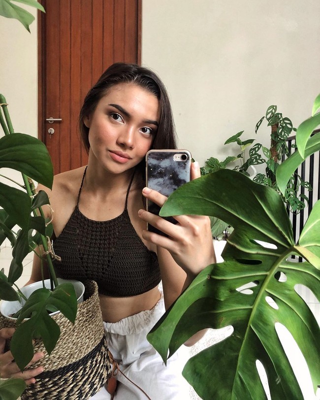 Angela Gilsha pun mendapatkan sorotan dan pujian atas postingannya tersebut. Ia pun kerap dipuji memiliki body goals. Angela memang rajin berolahraga  Foto: dok. Instagram