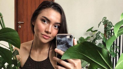 Foto: Pesona Angela Gilsha yang PD Pamer Wajah Berjerawat dan Gigi Kuning